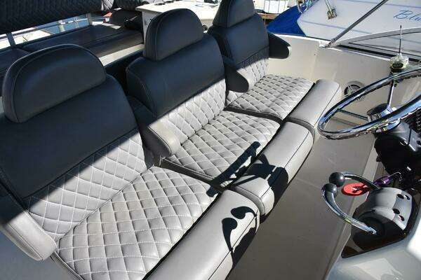 Silverton 38 Sedan Bridge Yacht For Sale