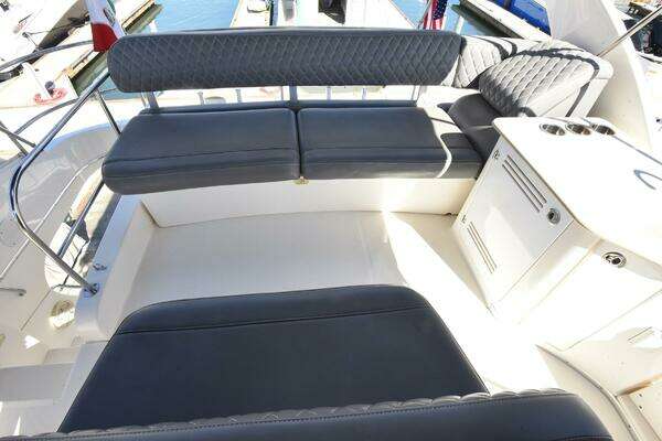 Silverton 38 Sedan Bridge Yacht For Sale