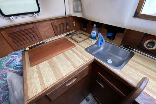 Comus 28ft Aloha Yacht For Sale