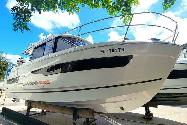 29-ft-Jeanneau-2023-NC895-Miami Florida United States yacht for sale