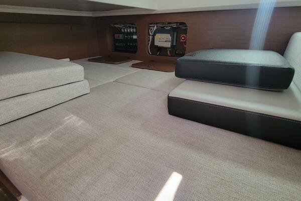 29ft Jeanneau Yacht For Sale