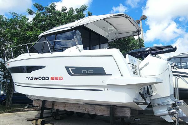 29ft Jeanneau Yacht For Sale