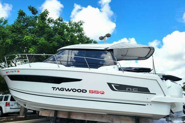 29-ft-Jeanneau-2023-NC895-Miami Florida United States yacht for sale