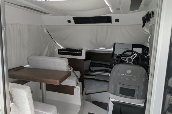 26ft Jeanneau Yacht For Sale