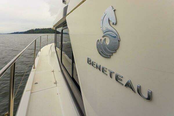 Beneteau Swift Trawler 35 Yacht For Sale