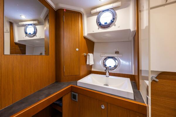 Cheers 35ft Beneteau Yacht For Sale