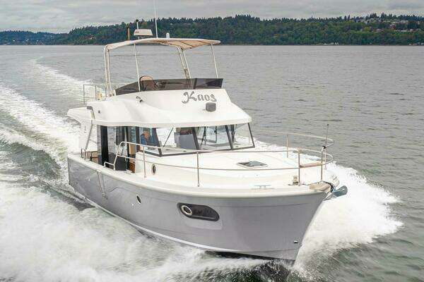 Beneteau Swift Trawler 35 Yacht For Sale