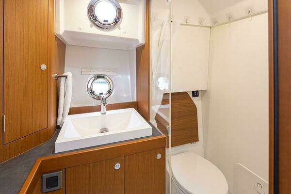 Beneteau Swift Trawler 35 Yacht For Sale