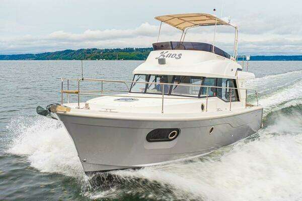 Beneteau Swift Trawler 35 Yacht For Sale