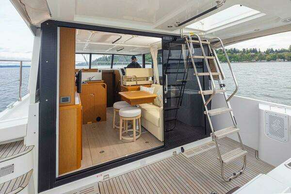 Beneteau Swift Trawler 35 Yacht For Sale