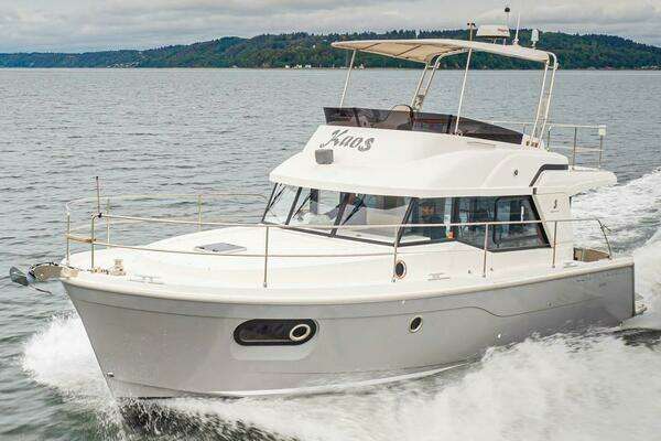 Beneteau Swift Trawler 35 Yacht For Sale
