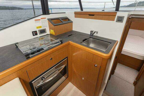 Beneteau Swift Trawler 35 Yacht For Sale