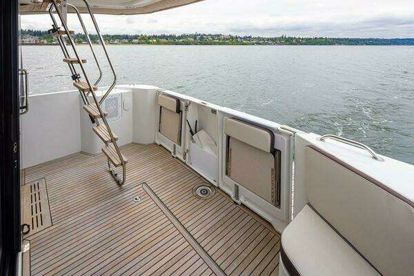 Beneteau Swift Trawler 35 Yacht For Sale