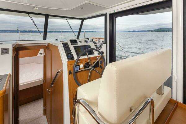 Beneteau Swift Trawler 35 Yacht For Sale