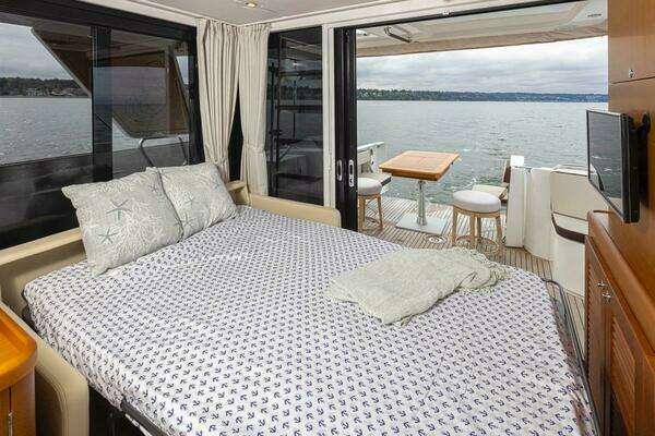 Beneteau Swift Trawler 35 Yacht For Sale