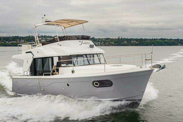 Beneteau Swift Trawler 35 Yacht For Sale