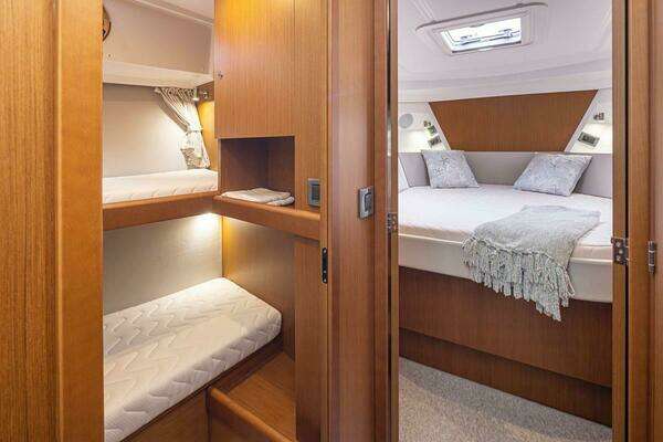 Beneteau Swift Trawler 35 Yacht For Sale