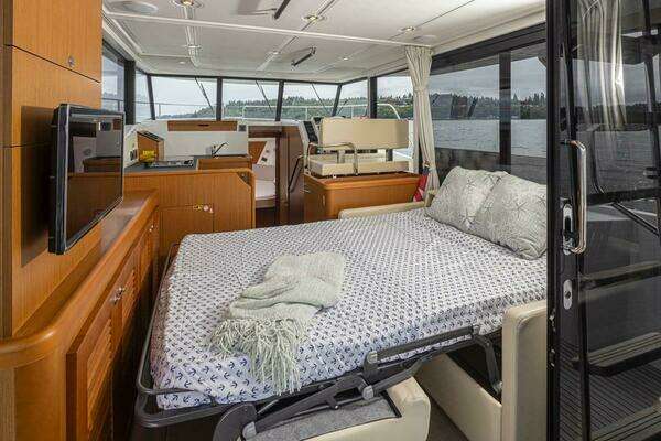 Beneteau Swift Trawler 35 Yacht For Sale