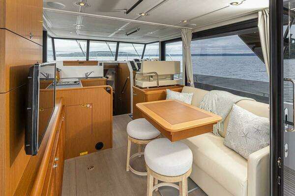 Beneteau Swift Trawler 35 Yacht For Sale