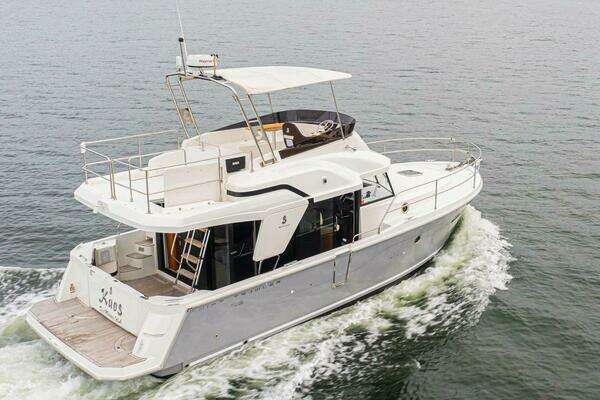 Beneteau Swift Trawler 35 Yacht For Sale
