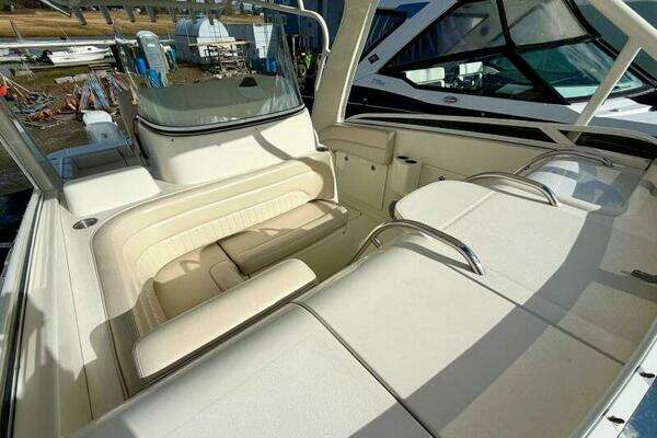 Hydra-Sports 3500 VX Vector Express Yacht For Sale