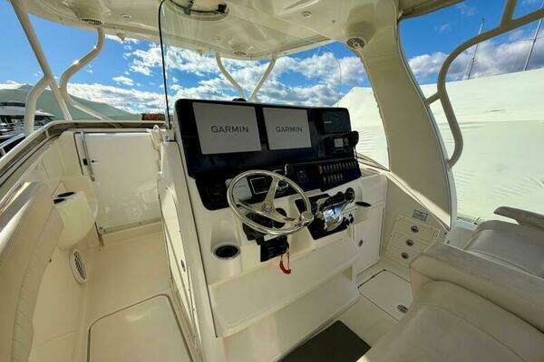 Hydra-Sports 3500 VX Vector Express Yacht For Sale