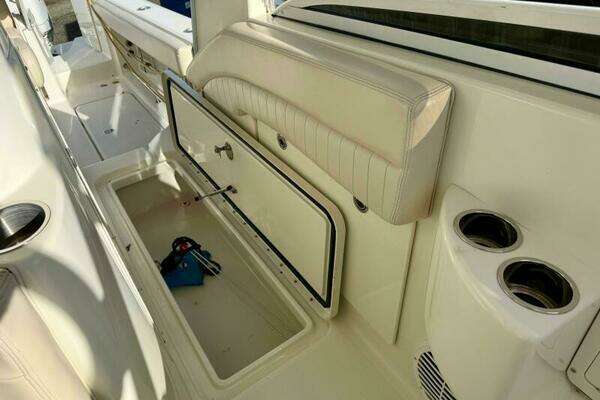 Hydra-Sports 3500 VX Vector Express Yacht For Sale