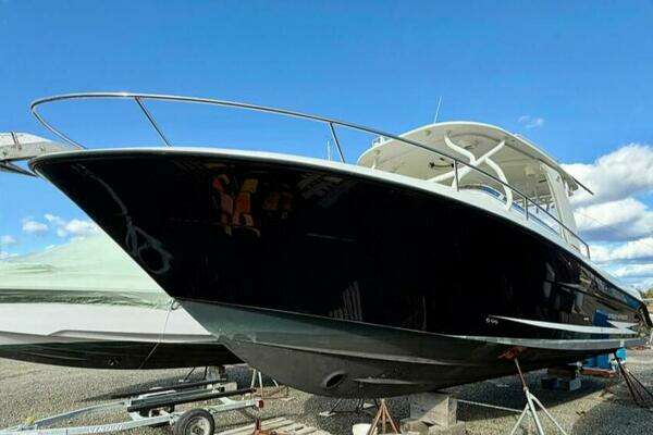 Hydra-Sports 3500 VX Vector Express Yacht For Sale