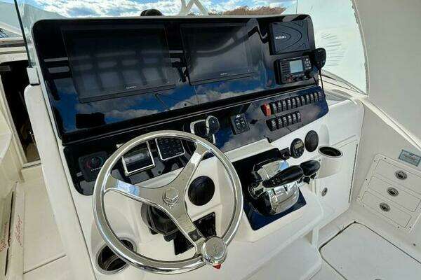 Hydra-Sports 3500 VX Vector Express Yacht For Sale