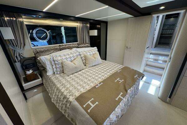 Azimut 66 Flybridge Yacht For Sale