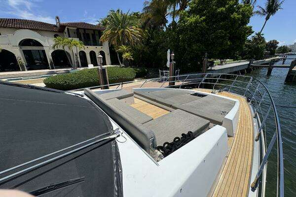 Azimut 66 Flybridge Yacht For Sale