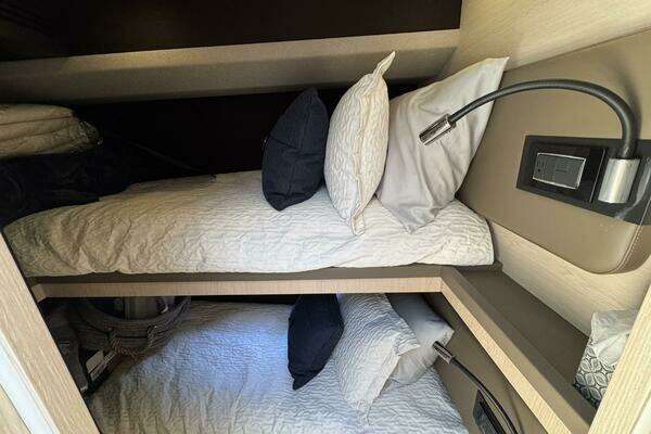 Azimut 66 Flybridge Yacht For Sale