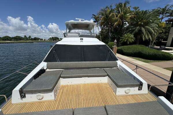 Azimut 66 Flybridge Yacht For Sale