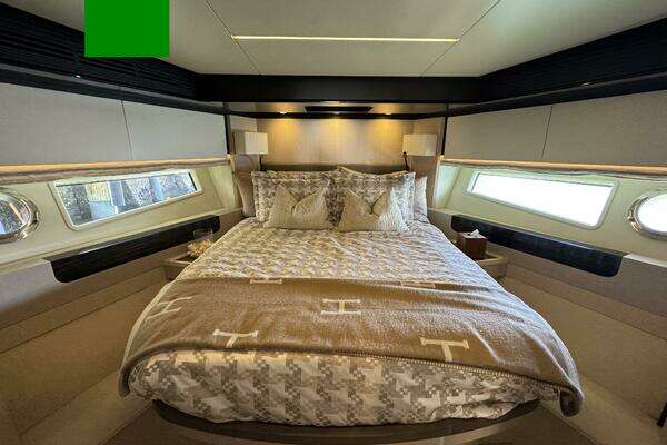 Azimut 66 Flybridge Yacht For Sale