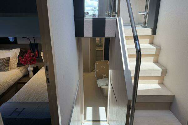 Azimut 66 Flybridge Yacht For Sale