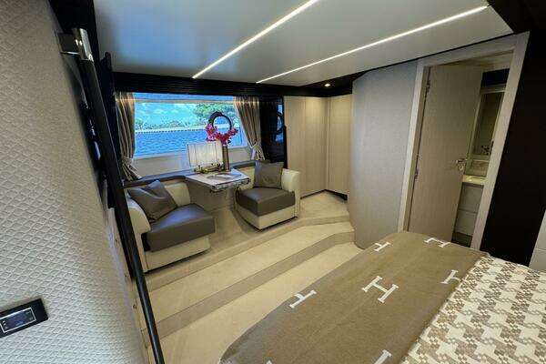 Azimut 66 Flybridge Yacht For Sale