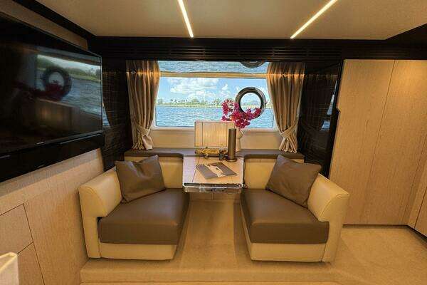 Azimut 66 Flybridge Yacht For Sale