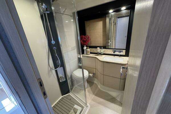 Azimut 66 Flybridge Yacht For Sale