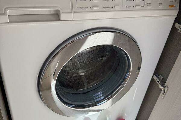 Azimut 66 Flybridge Yacht For Sale