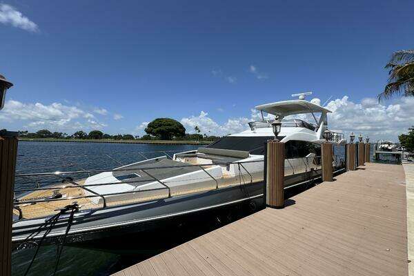 Azimut 66 Flybridge Yacht For Sale