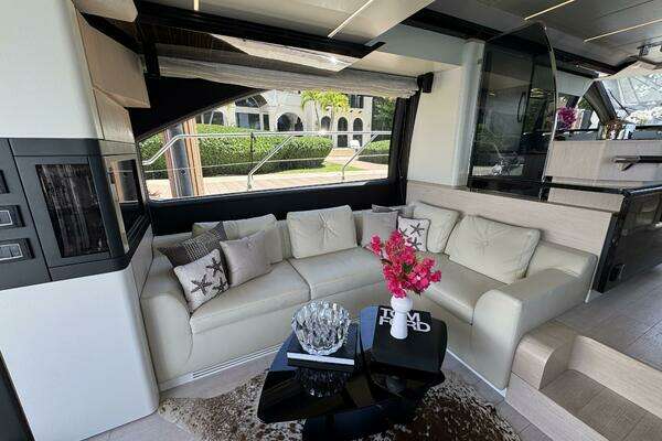 Azimut 66 Flybridge Yacht For Sale