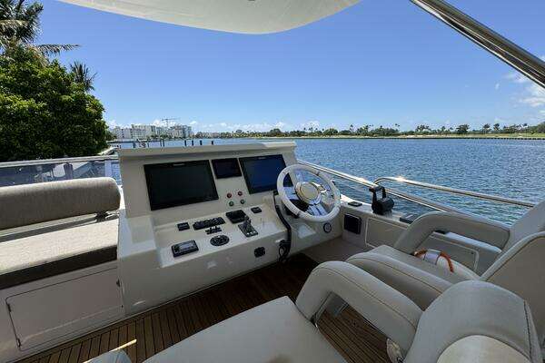 Azimut 66 Flybridge Yacht For Sale