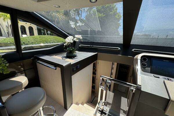 Azimut 66 Flybridge Yacht For Sale