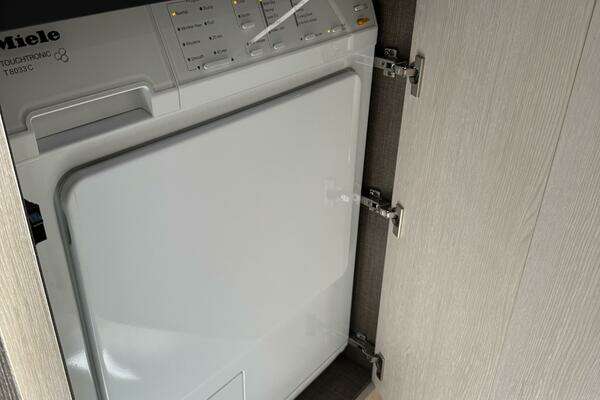 Azimut 66 Flybridge Yacht For Sale