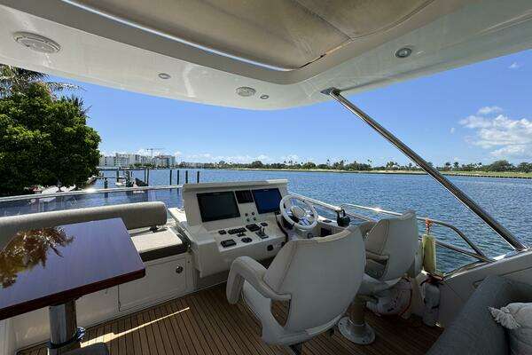 Azimut 66 Flybridge Yacht For Sale