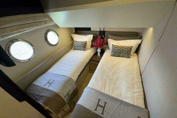 Azimut 66 Flybridge Yacht For Sale