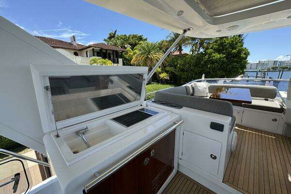 Azimut 66 Flybridge Yacht For Sale