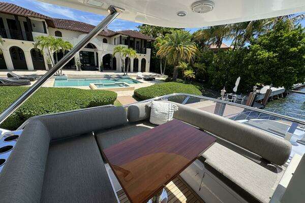 Azimut 66 Flybridge Yacht For Sale