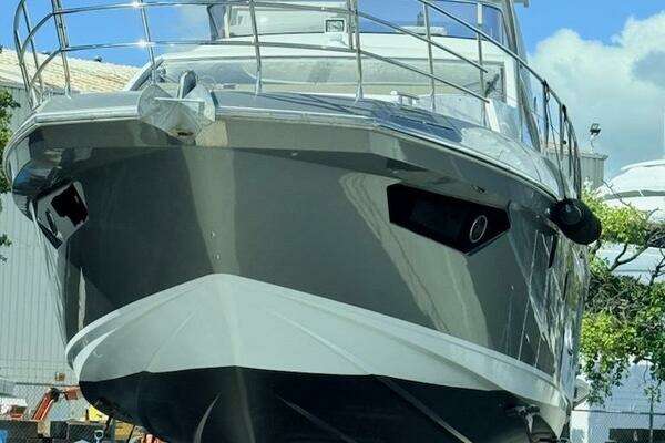 Azimut 66 Flybridge Yacht For Sale