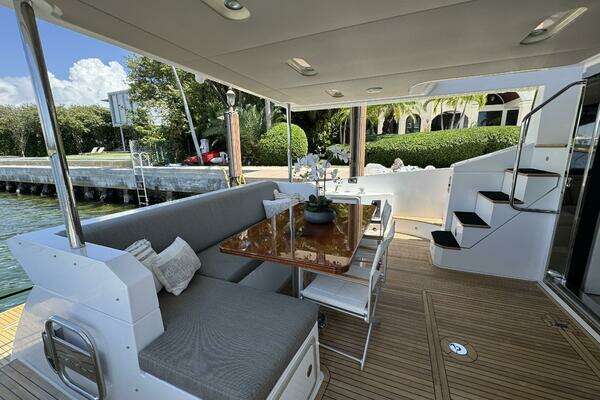 Azimut 66 Flybridge Yacht For Sale